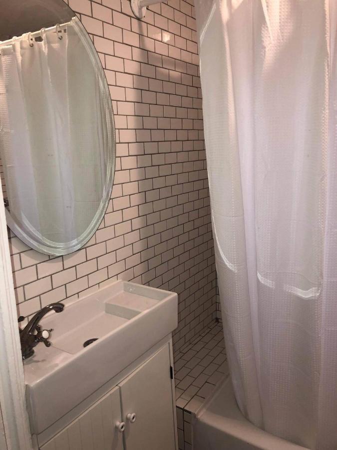 Skyline Siesta: Chic Couch Quarters In Heart Of Echo Park - Dtla Awaits Holiday home *
