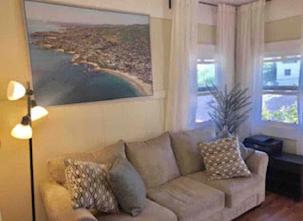 Holiday home Skyline Siesta: Chic Couch Quarters In Heart Of Echo Park - Dtla Awaits