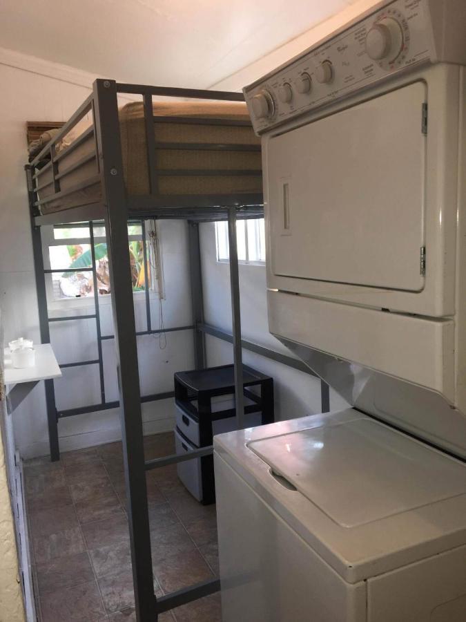 Skyline Siesta: Chic Couch Quarters In Heart Of Echo Park - Dtla Awaits Holiday home Los Angeles